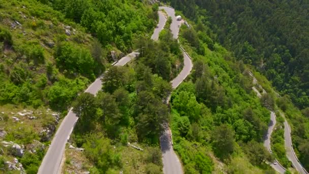 这段录像展示了黑山Kotor Cetinje蛇的惊人航拍 这条蜿蜒曲折的路穿过崎岖的山景 真是一目了然 — 图库视频影像