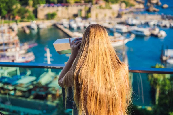 Vrouw Toerist Oude Stad Kaleici Antalya Turkiye Panoramisch Uitzicht Oude — Stockfoto