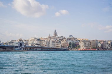 Türkiye'de Istanbul şehir manzarası, Beyoğlu ilçe eski evler Galata Kulesi üstünde tepe, Haliç manzarası.
