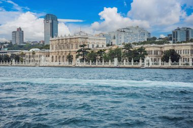 Dolmabahce Sarayı manzarası Yansımalı, İstanbul, Boğaz manzaralı hindi suyu manzaralı.