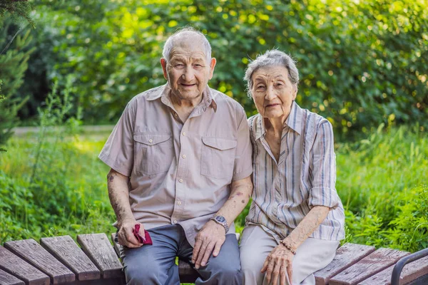 Coppia Anziani Innamorati Marito Moglie Anziani Che Tengono Mano Legano — Foto Stock