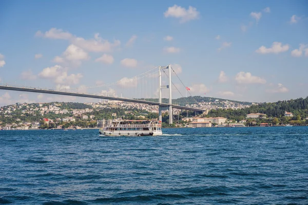 Puente Del Bósforo Día Soleado Verano Vista Desde Mar Estambul — Foto de Stock