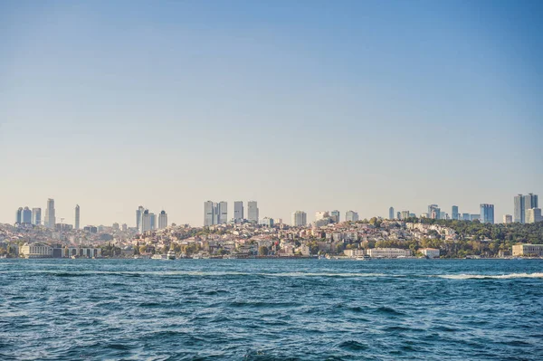 Uma Foto Panorâmica Estreito Bosporus Istambul Turkiye — Fotografia de Stock