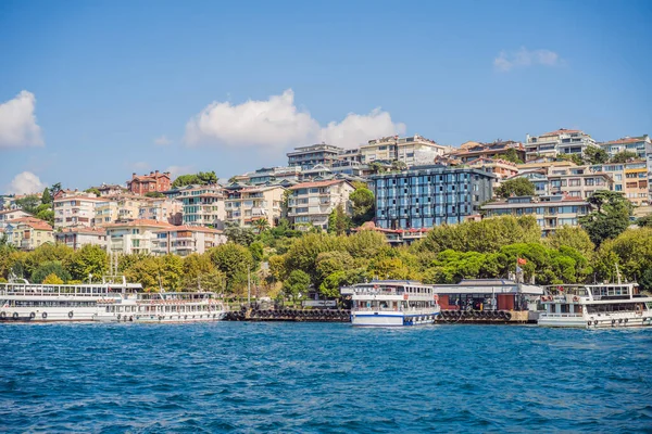 Türkiye 'deki Müslüman mimari ve su taşımacılığı - İstanbul Boğazı' ndaki deniz yolculuğunun güzel manzaralı turistik simgeleri.
