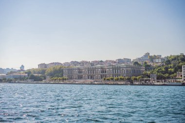 Dolmabahce Sarayı manzarası Yansımalı, İstanbul, Boğaz manzaralı hindi suyu manzaralı.
