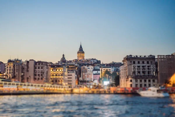 Stadtsilhouette Von Istanbul Der Türkei Bezirk Beyoglu Alte Häuser Mit — Stockfoto