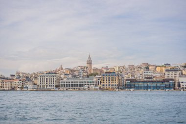 Türkiye'de Istanbul şehir manzarası, Beyoğlu ilçe eski evler Galata Kulesi üstünde tepe, Haliç manzarası.