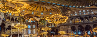 İstanbul, Türkiye, 15.08.22: Ayasofya, Ayasofya, İstanbul, Türkiye, Bizans mimarisi, kent simgesi ve mimari dünya harikası. Türkiye.