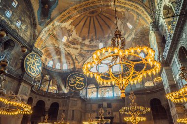 Hz. Muhammed olan Allah 'ın adını ve ilk dört halifeyi simgeleyen Hz. Muhammed. Ayasofya, Ayasofya, İstanbul, Türkiye, Bizans mimarisi, kent simgesi