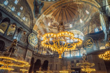 İstanbul, Türkiye, 15.08.22: INSCRIPTION - Hz. Muhammed Allah 'ın ve ilk 4 halifenin isimlerini göstermektedir. Ayasofya, Ayasofya, İstanbul, Türkiye, Bizans