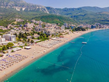 Karadağ'ın Adriyatik kıyısı kıyılarına havadan görünümü.