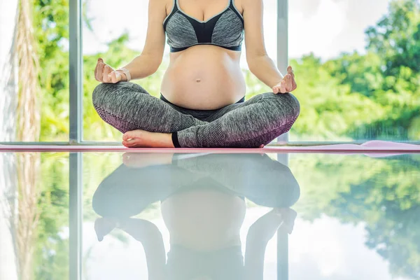 Young Pregnant Woman Doing Yoga Exercises Meditating Home Yoga Studio — Stock Photo, Image