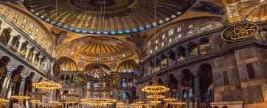 İstanbul, Türkiye, 15.08.22: INSCRIPTION - Hz. Muhammed Allah 'ın ve ilk 4 halifenin isimlerini göstermektedir. Ayasofya, Ayasofya, İstanbul, Türkiye, Bizans