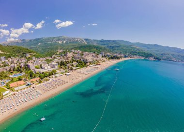 Karadağ'ın Adriyatik kıyısı kıyılarına havadan görünümü.