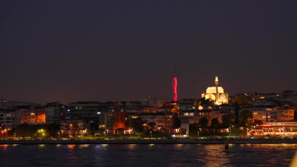 Noční Scéna Pohled Trajektu Osvětlené Asijské Straně Istanbulu Camlica Tower — Stock video