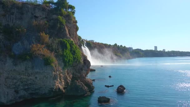 Slowmotion Luchtfoto Van Lower Duden Waterval Stad Antalya Drone Beweegt — Stockvideo
