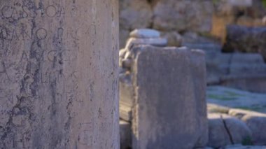 Türkiye 'nin Antalya kentindeki antik Perge kentinin olağanüstü kalıntıları gösteriliyor. Harabeler, şehrin zengin geçmişinin bir kanıtı olarak duruyor. Sokakların kalıntıları, yapılar...