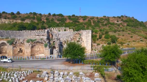 Büyüleyici Hava Videosunda Antik Perge Şehrinin Kalıntıları Tarihi Harabelerin Içine — Stok video