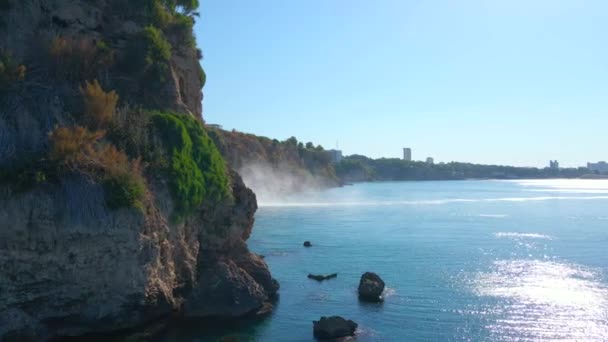 Wideo Lotnicze Dolnego Dudena Wodospad Mieście Antalya Dron Przelatuje Obok — Wideo stockowe