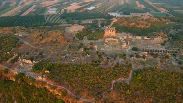 Tym Hipnotyzującym Filmie Akcji Lotniczych Urzekające Ruiny Starożytnego Miasta Aspendos — Wideo stockowe