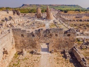 Türkiye 'nin Antalya kenti yakınlarındaki antik Lycian şehri Perge' nin kalıntıları. Hindi, her yere git.