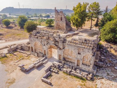 Türkiye 'nin Antalya kenti yakınlarındaki antik Lycian şehri Perge' nin kalıntıları. Hindi, her yere git.