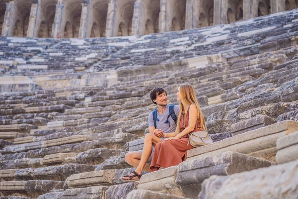Happy Couple Man Woman Tourists Explores Aspendos Ancient City Aspendos — Stock Photo, Image