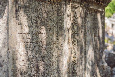 Termessos Antik Şehri 'nin Çarpıcı Antik Tiyatrosu. Hindi, her yere git..