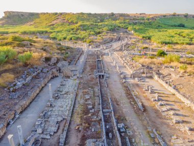 Türkiye 'nin Antalya kenti yakınlarındaki antik Lycian şehri Perge' nin kalıntıları. Hindi, her yere git.