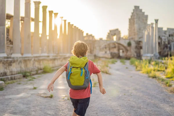Boy Tourist Ruins Ancient City Perge Antalya Turkey Traveling Kids — Stock Photo, Image
