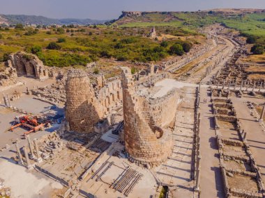 Türkiye 'nin Antalya kenti yakınlarındaki antik Lycian şehri Perge' nin kalıntıları. Hindi, her yere git.