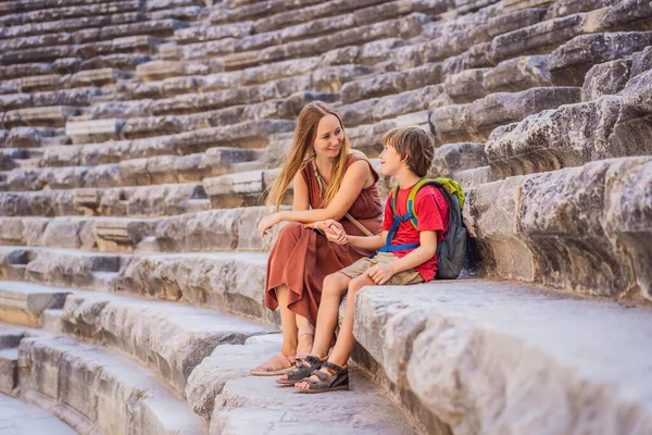 Mother Son Tourists Explores Aspendos Ancient City Traveling Kids Concept — Stock Photo, Image