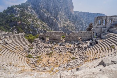 Termessos Antik Şehri 'nin Çarpıcı Antik Tiyatrosu. Hindi, her yere git..