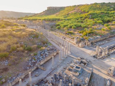 Türkiye 'nin Antalya kenti yakınlarındaki antik Lycian şehri Perge' nin kalıntıları. Hindi, her yere git.