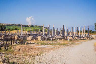 Türkiye 'nin Antalya kenti yakınlarındaki antik Lycian şehri Perge' nin kalıntıları. Hindi, her yere git.