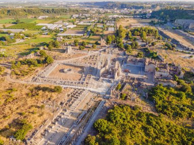 Türkiye 'nin Antalya kenti yakınlarındaki antik Lycian şehri Perge' nin kalıntıları. Hindi, her yere git.
