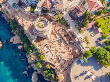 Hidirlik Kulesi, Antalya Türkiye 'nin eski kentinin simgesi. Drone görünümü.
