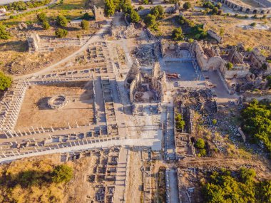 Türkiye 'nin Antalya kenti yakınlarındaki antik Lycian şehri Perge' nin kalıntıları. Hindi, her yere git.