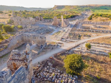 Türkiye 'nin Antalya kenti yakınlarındaki antik Lycian şehri Perge' nin kalıntıları. Hindi, her yere git.