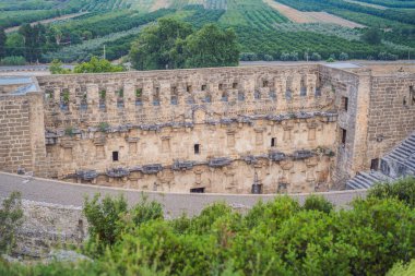 Aspendos Antik Şehir. Aspendos akropolis şehir kalıntıları, sarnıçlar, su kemerleri ve eski tapınaklar. Aspendos Antalya hindisi. Türkiye.