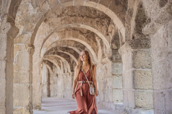 Woman Tourist Explores Aspendos Ancient City Aspendos Acropolis City Ruins — Stock Photo, Image
