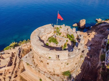 Hidirlik Kulesi, Antalya Türkiye 'nin eski kentinin simgesi. Drone görünümü.