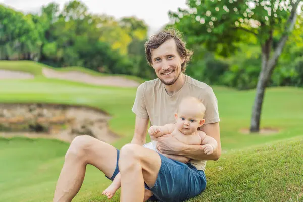 Dad Baby Sit Grass Park — Stock Photo, Image