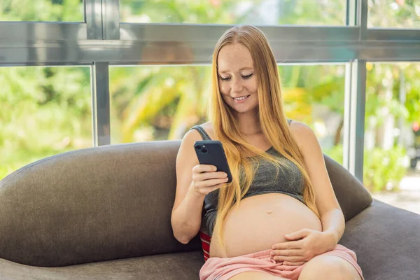 Mobilní Těhotenství Online Mateřství Žádost Těhotná Matka Telefonuje Těhotenství Medicína — Stock fotografie