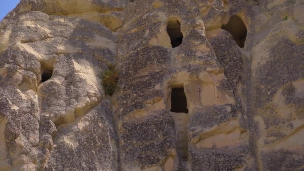 Fedezze Fel Rendkívüli Kőzetképződményeket Amelyek Törökországi Cappadocia Ősi Történeteit Mesélik — Stock videók