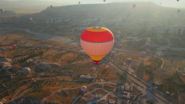 Tomto Leteckém Videu Nebe Nad Cappadocia Turecko Ožívají Kaleidoskopem Horkovzdušných — Stock video