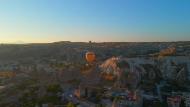 Klipte Türkiye Nin Kapadokya Kentindeki Gökyüzü Sıcak Hava Balonlarından Oluşan — Stok video
