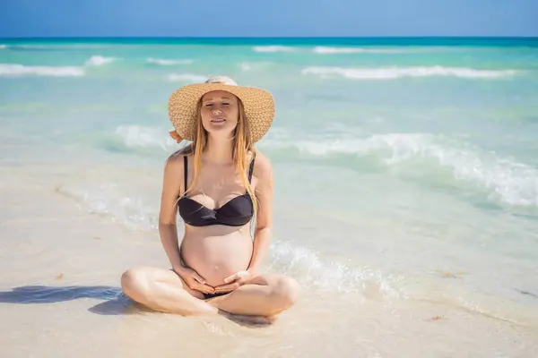 Radiant Expecting Pregnant Woman Stands Pristine Snow White Tropical Beach — Stock Photo, Image