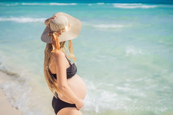 Radiant Expecting Pregnant Woman Stands Pristine Snow White Tropical Beach — Stock Photo, Image