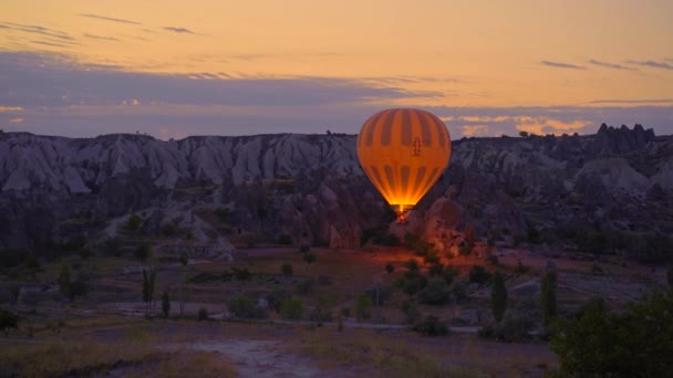 Toto Video Zachycené Proti Plátnu Cappadocian Sky Představuje Okouzlující Podívanou — Stock video